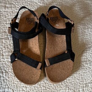 Reef Women's Black and Tan Sandals